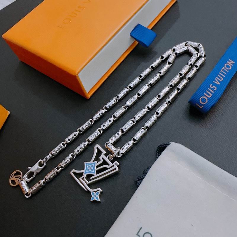 LV Necklace 02lyr67
